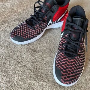 KD TREY SHOES. SIZE 9